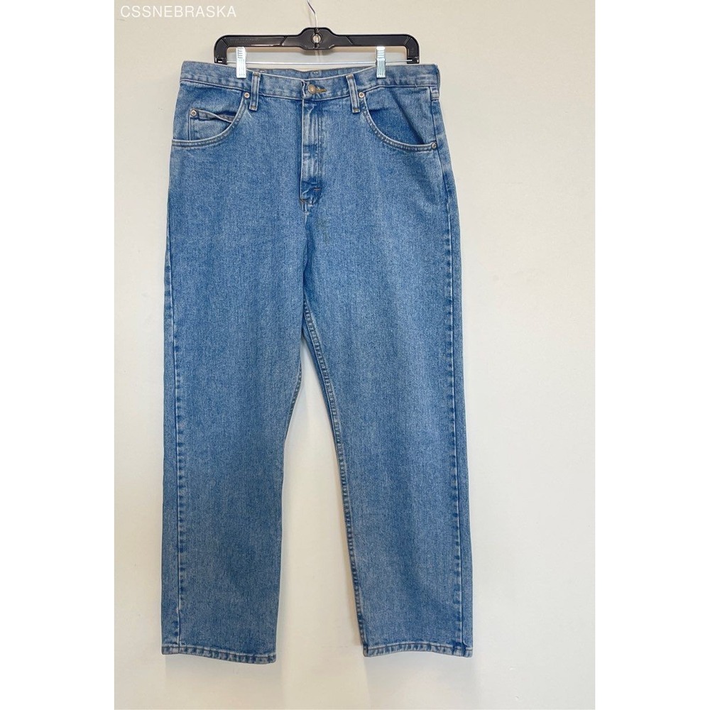 Wrangler Blue Men's Jeans Relaxed Fit Straight Leg Size 36 x 30 Medium Wash